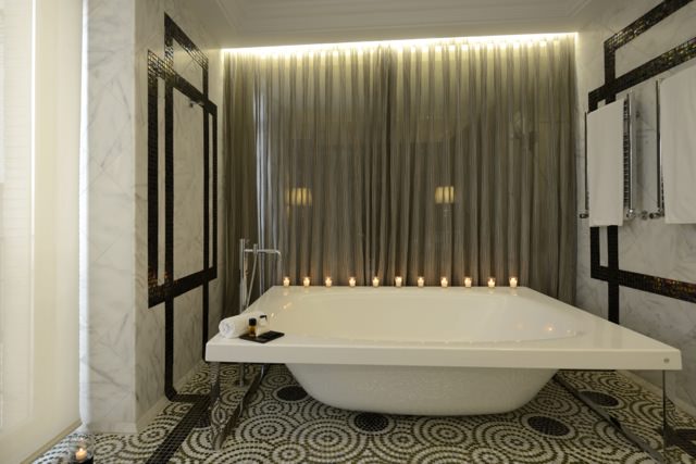 Hotel Unico bath